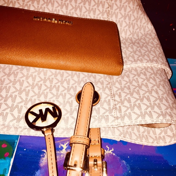 🎈SOLD🎈 Michael Kors Bag - Picture 10 of 11